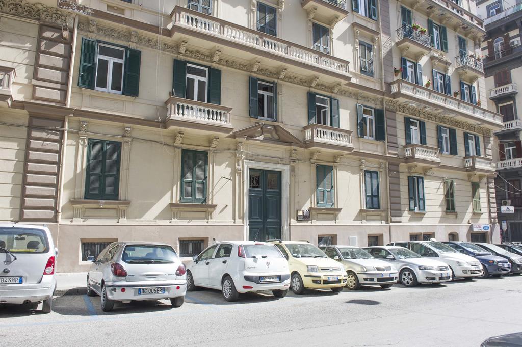 N'Apartment Наполи Екстериор снимка